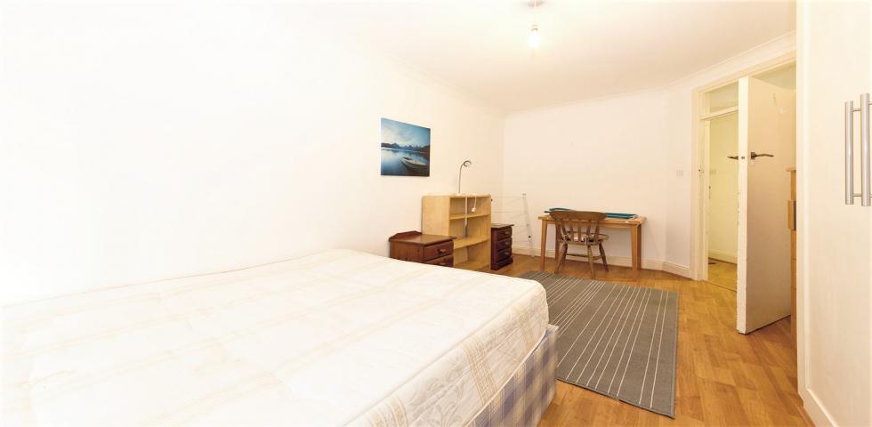 			2 Bedroom, 1 bath, 1 reception Flat			 Mapesbury Road, Brondesbury 
